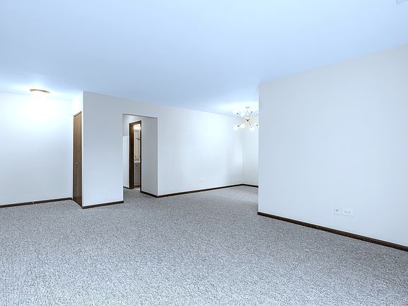 4th image of 923 E Tower Ct Unit 6