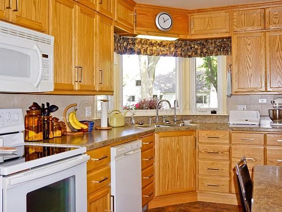5th image of 1021 10th Ave S