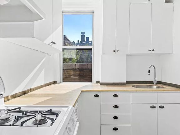 4th image of 30 5th Ave APT 17C