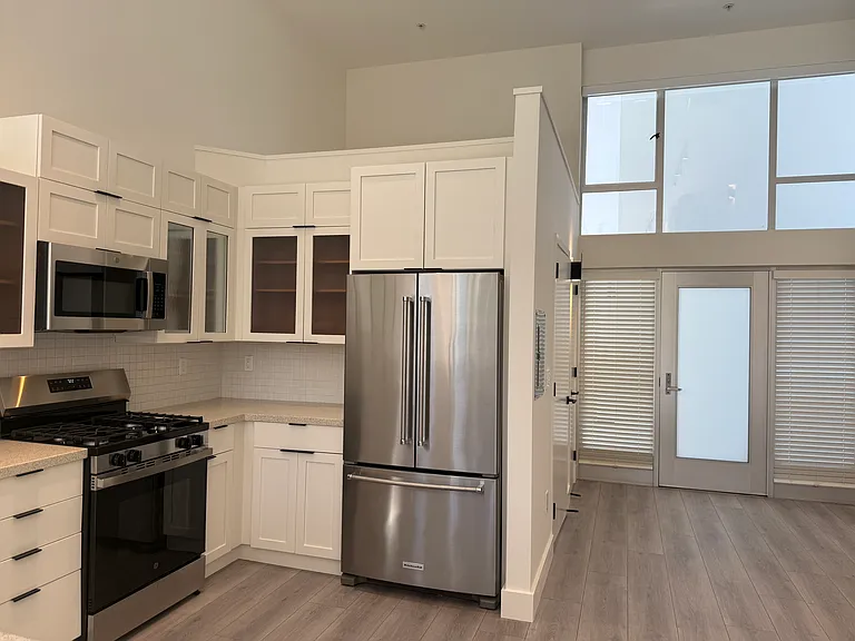 300 Linden St #1 — Photo 9