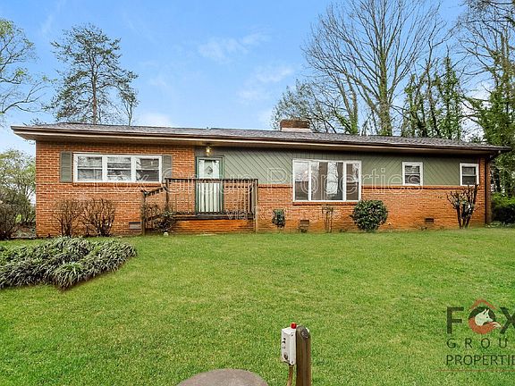 3rd image of 1102 Woods Dr