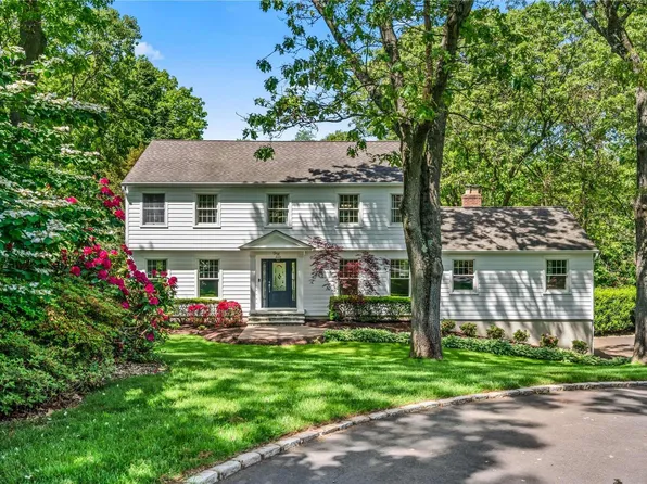 1 Yellow Brick Road, Northport, NY 11768