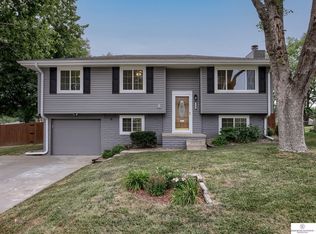 7701 Cottonwood Ave, La Vista, NE 68128