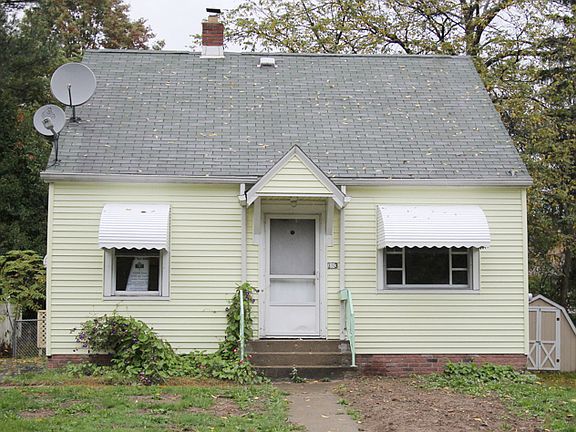 2nd image of 153 Oakwood St