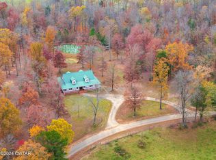 900 Oakwood Dr, Decaturville, TN 38329
