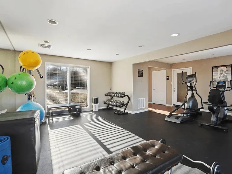 Brookwood Apartments — Photo 30