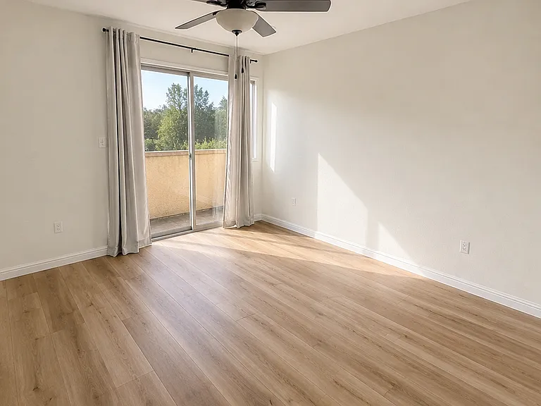 800 Termino Ave #13 — Photo 8