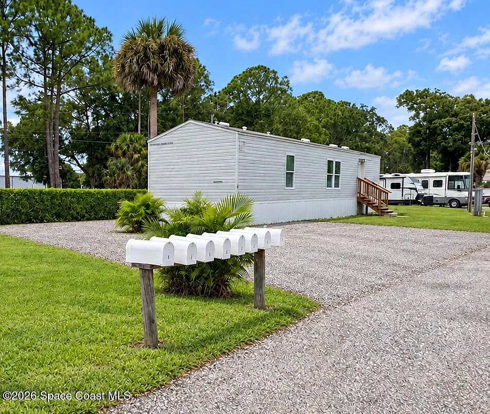 3 bed, 1.5 bath, 840 sqft, $1,925 — Photo 1