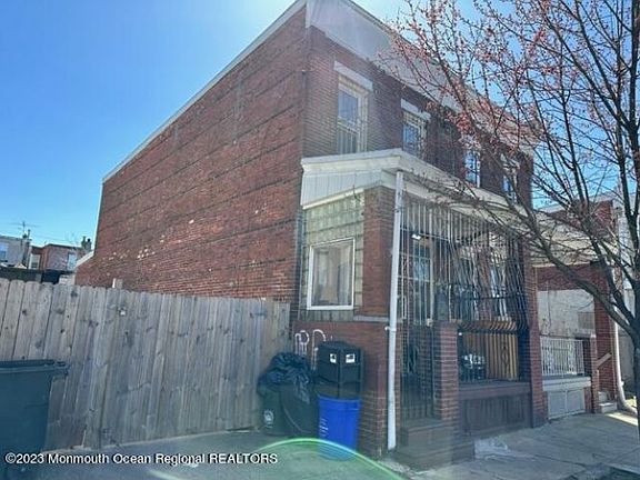 3rd image of 1144 Lansdowne Ave