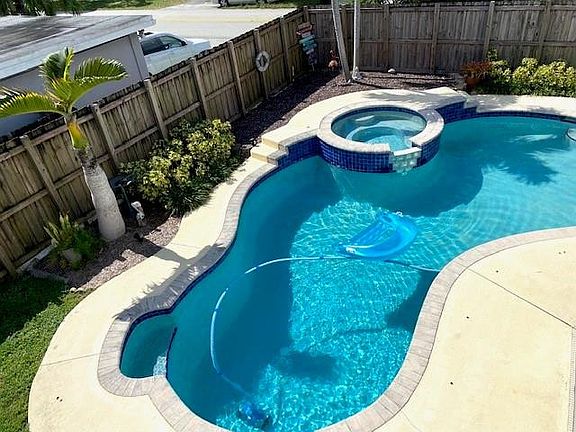 4th image of 3490 SW 17th Street