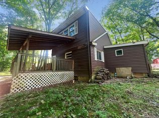 11 Demelis Dr, Pleasant Valley, NY 12569