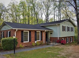 38 Hillside Park Dr, Thomasville, NC 27360