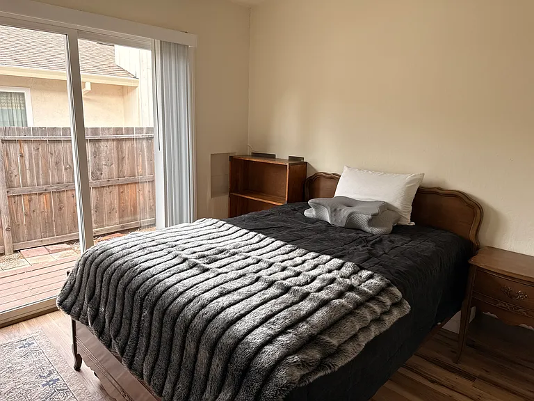 1865 Premier Pl — Photo 2