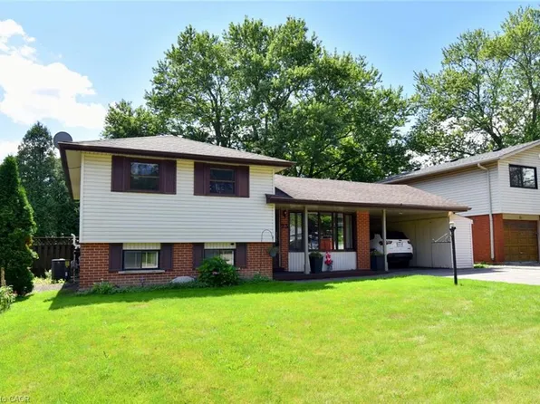 23 Sherwood Rise, Dundas, ON L9H 4E9