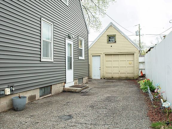 4th image of 1120 Bourland Ave
