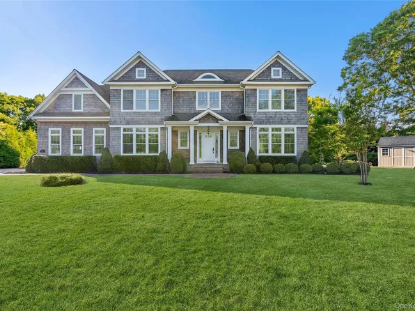 106 E Tiana Road, Hampton Bays, NY 11946