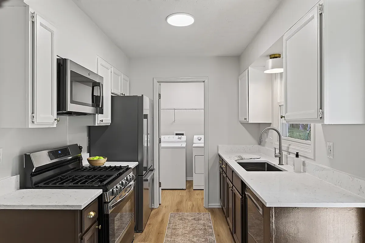 3 bed, 1008 sqft, $1,795 — Photo 4