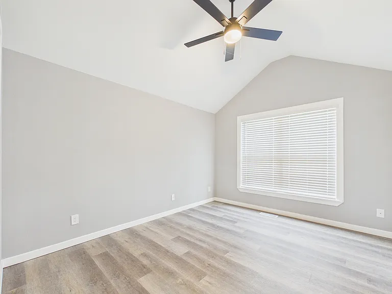 483 Baypoint Dr — Photo 25