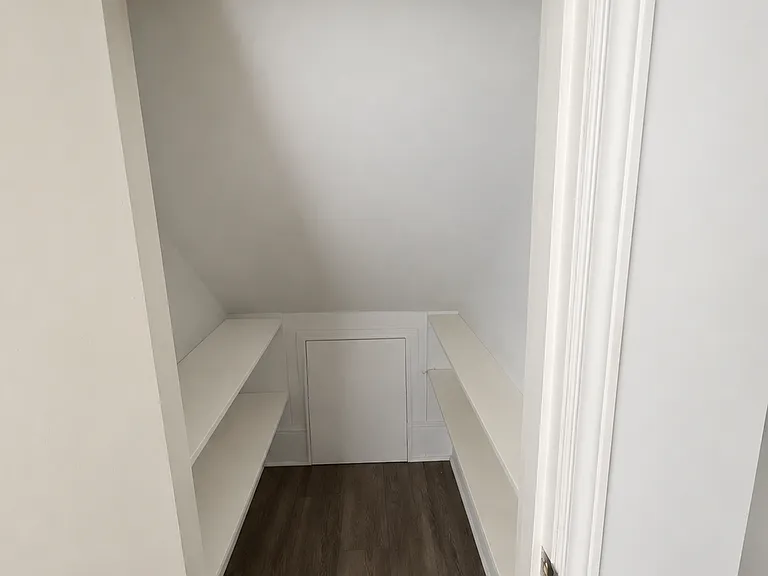 38 Ainslie St N #204 — Photo 2