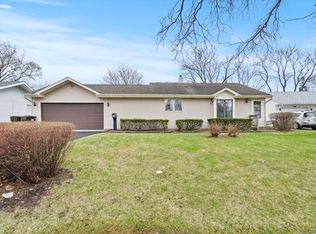 15 Rugby Rd, Lake Zurich, IL 60047