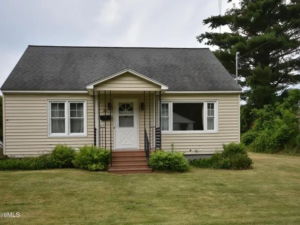 27 Versailles Ave, North Adams, MA 01247