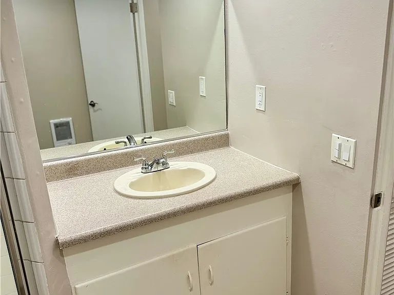 437 Cypress Dr #A — Photo 10