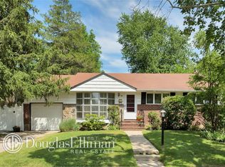 65 Stephen Dr, Plainview, NY 11803