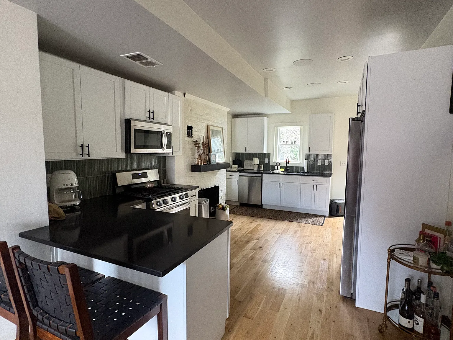 2 bed, 2.5 bath, 1382 sqft, $3,000 — Photo 3