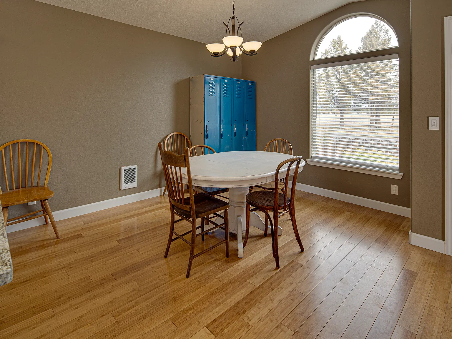 2 bed, 1240 sqft, $2,100 — Photo 4