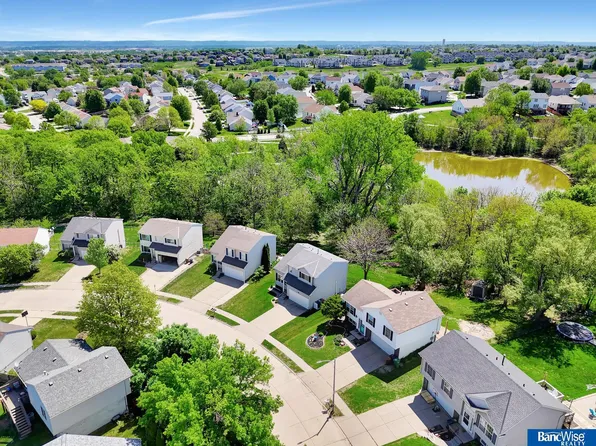 2941 Lone Tree Rd, Bellevue, NE 68123