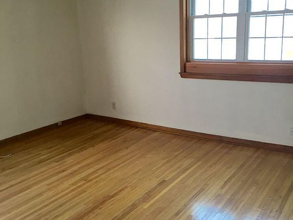 3rd image of 131 S Long St