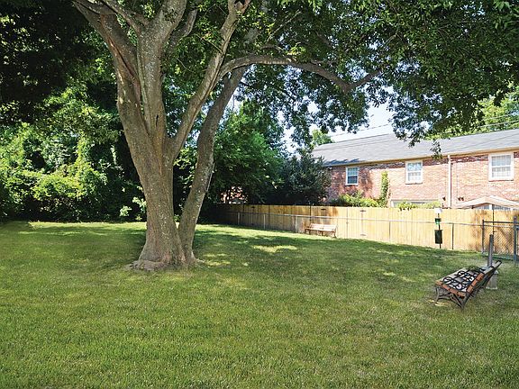 3rd image of 160 Yeardley Dr APT 14