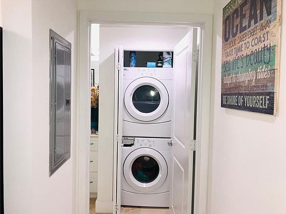 5th image of 601 NE 23rd St APT 601