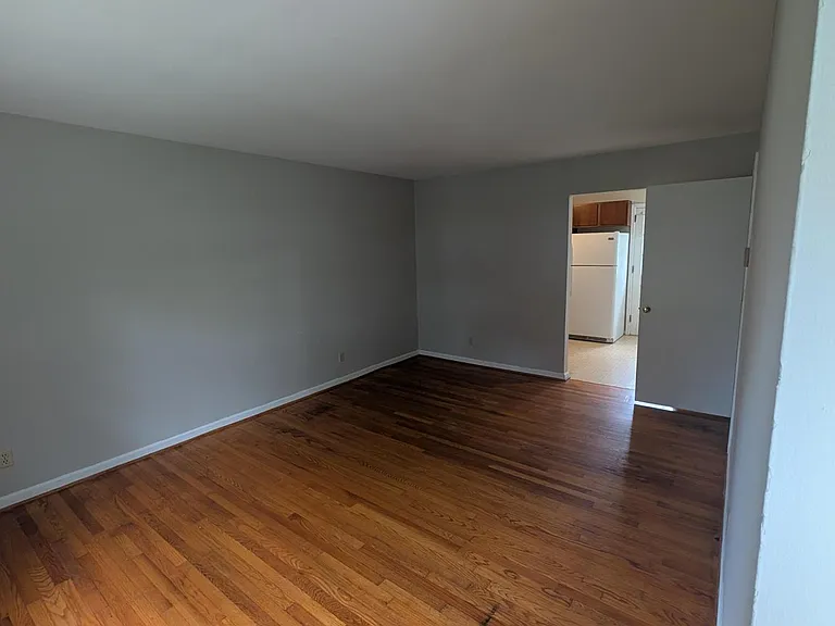 555 E Spiller St #B — Photo 3