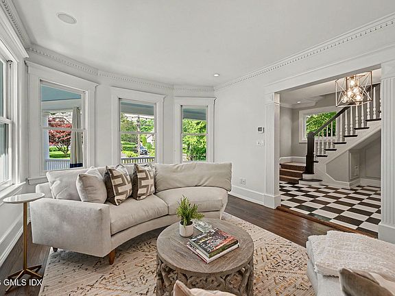 5th image of 326 Sound Beach Ave