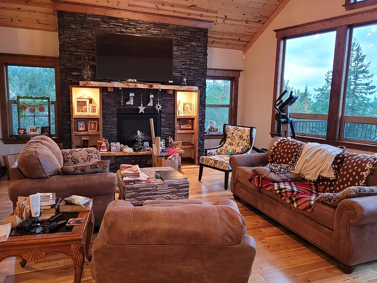 Great room, gas fireplace