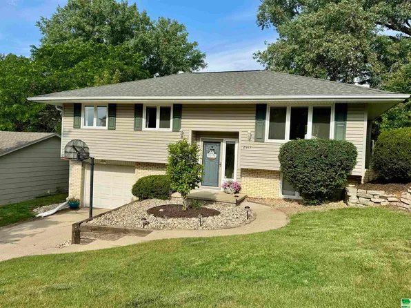 2917 S Martha St, Sioux City, IA 51106