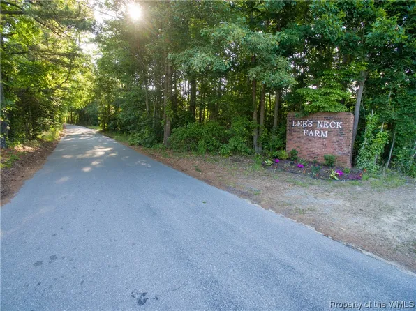 8 Lees Neck Farm Rd, Saluda, VA 23149