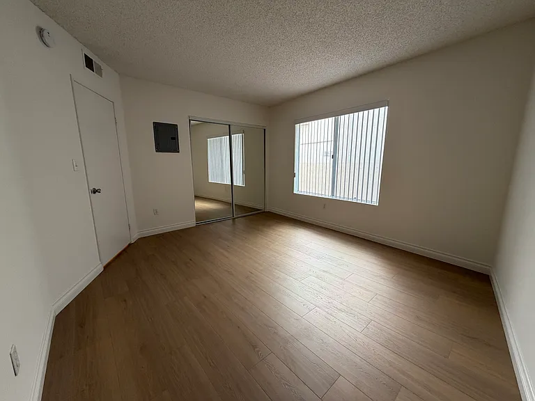 Kennington Apartments — Photo 17