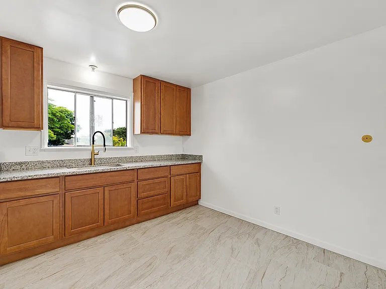 1364 C St #3 — Photo 10