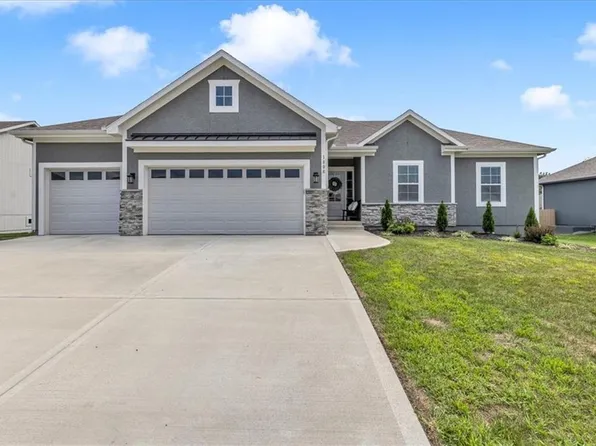 1808 Winchester Dr, Pleasant Hill, MO 64080