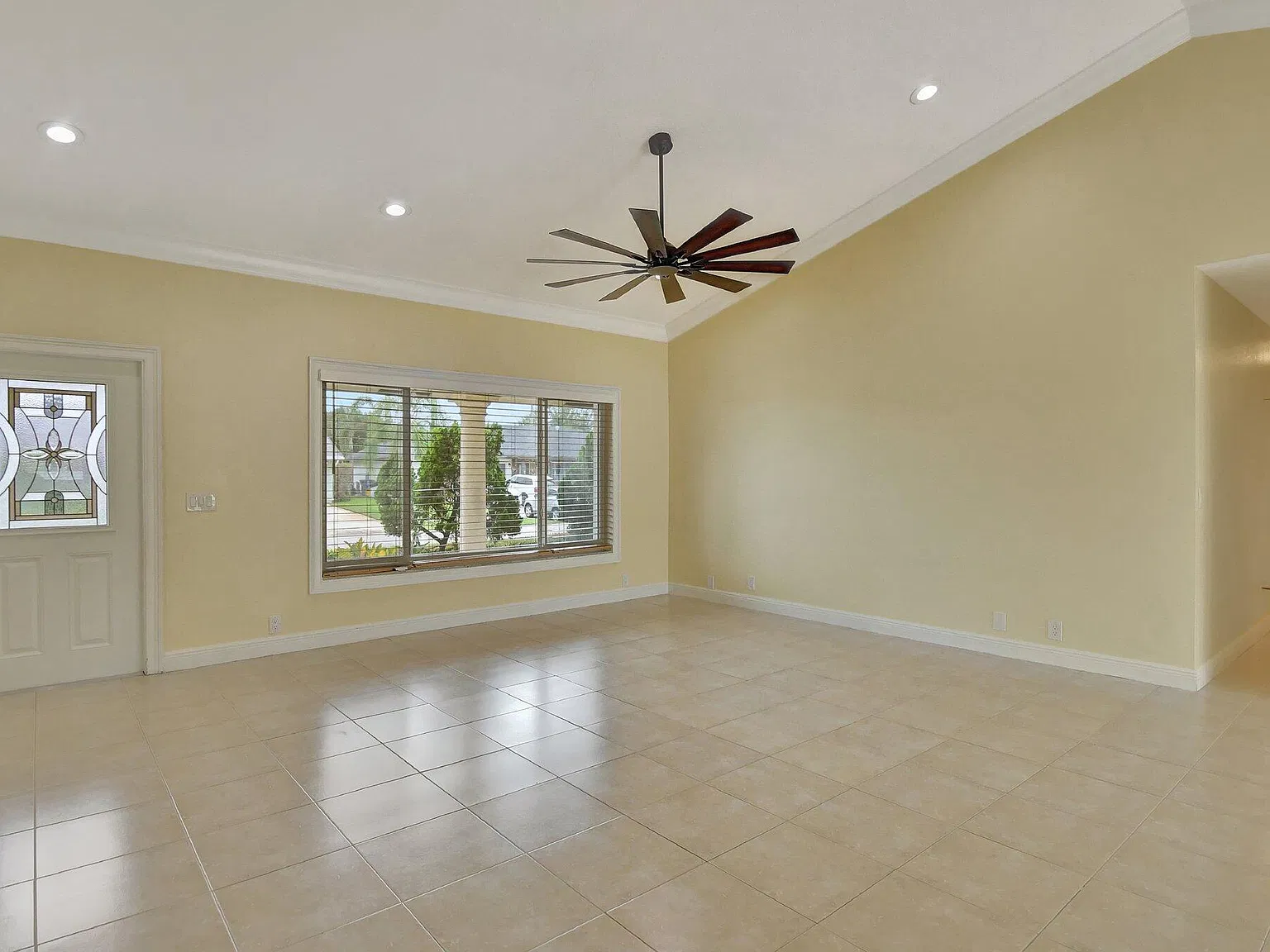 3 bed, 2.0 bath, 1835 sqft, $4,500 — Photo 4
