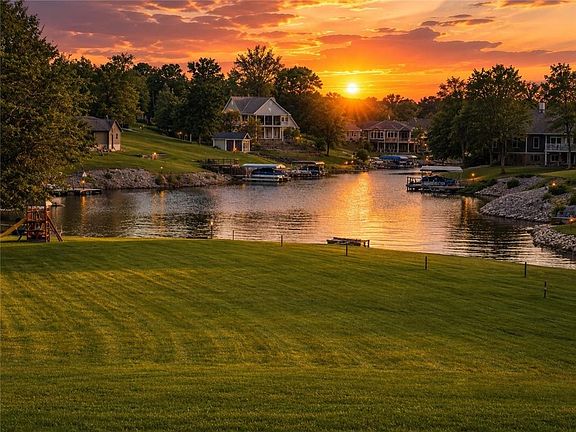 3rd image of 385 Lake Viking Ter