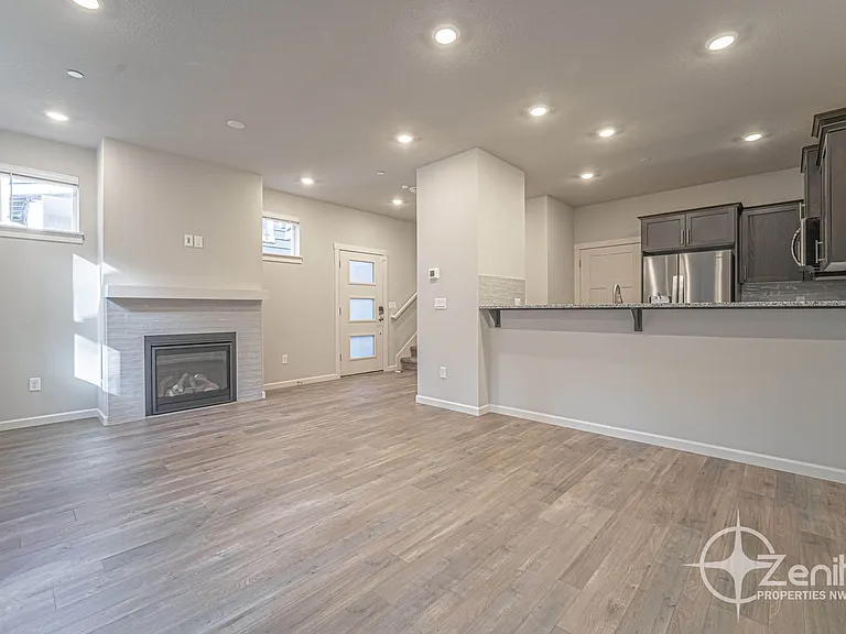 4261 S Cloverhill Way — Photo 5