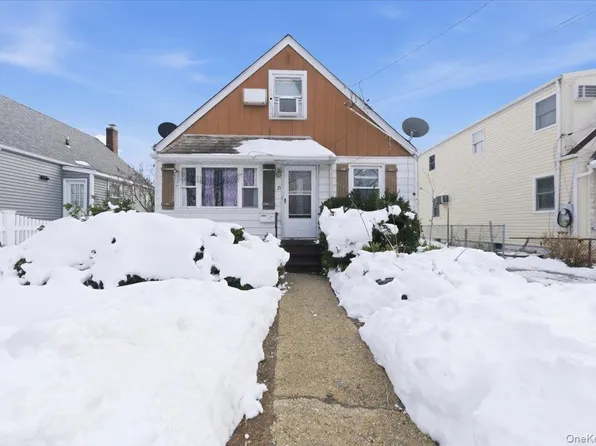 21 Oak Avenue, Inwood, NY 11096