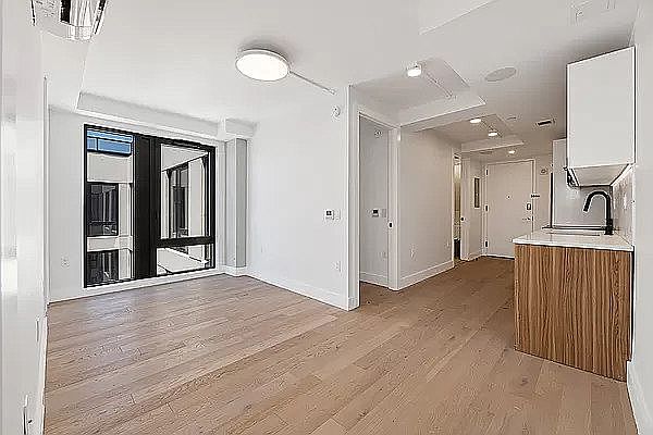 1st image of 60 W 125th St #805