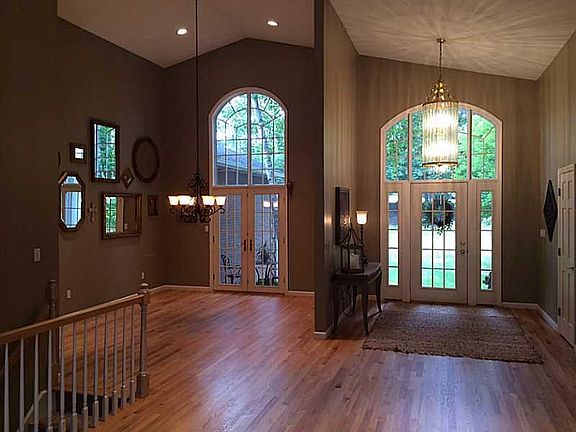 3rd image of 101 Dogwood Ct