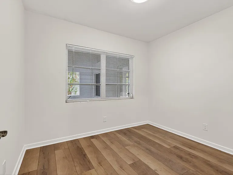 606 Paulina Rd — Photo 37