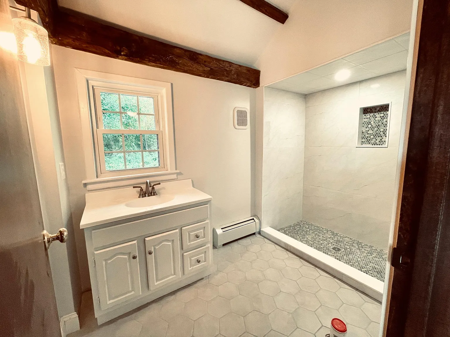 1 bed, 1200 sqft, $2,300 — Photo 2