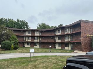 2306 Holiday Ter APT 146, Lansing, IL 60438